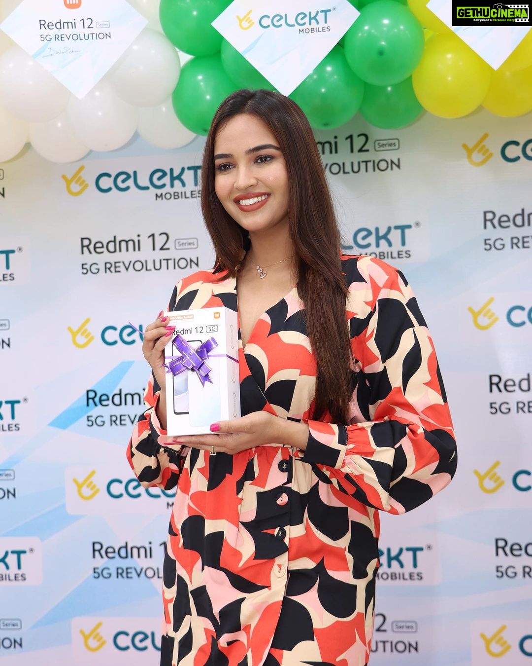 Pujita Ponnada Instagram - Very happy to launch the new @redmiindia series 12 mobile phone in the @celektindia Madhapur store today, Congratulations @celektindia✨ Organised by @shreyasgroup #pujitaponnada #celekt #celektmobiles #redmi12series