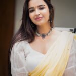 Pujita Ponnada Instagram – You deserve happiness baby girl 💛

Happy weekend y’all ✨

📸 @_virphotography 

#pujitaponnada #potraits