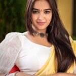 Pujita Ponnada Instagram – You deserve happiness baby girl 💛

Happy weekend y’all ✨

📸 @_virphotography 

#pujitaponnada #potraits