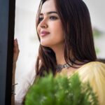 Pujita Ponnada Instagram - You deserve happiness baby girl 💛 Happy weekend y’all ✨ 📸 @_virphotography #pujitaponnada #potraits