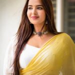 Pujita Ponnada Instagram – Put the past behind you, your present moment is all that matters 💛✨

Have an amazing day y’all 🫶🏻

Beautifully captured by @_virphotography 

#pujitaponnada