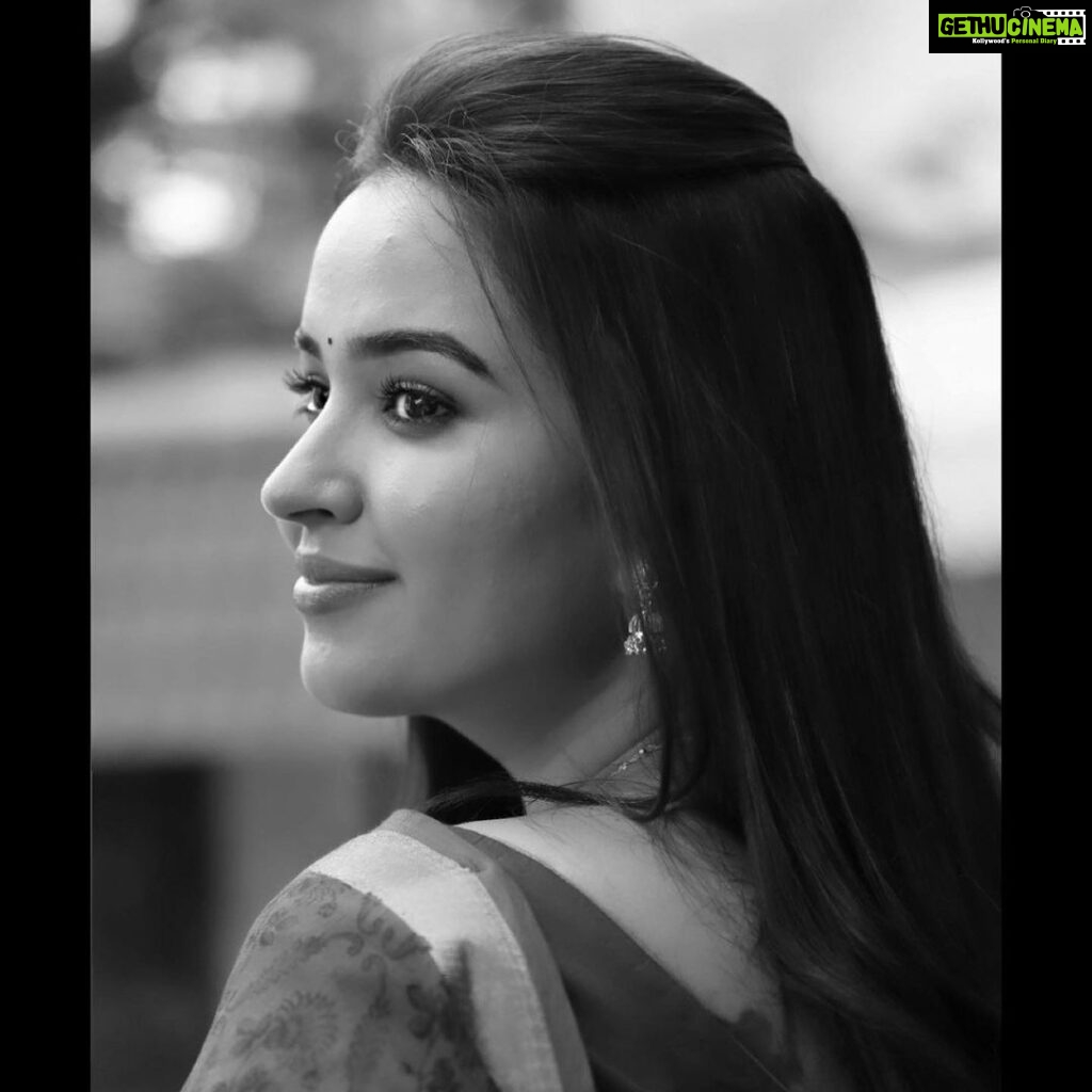 Pujita Ponnada Instagram - Your happiness is your responsibility, protect your peace at all costs ✨ Good morning y’all 🖤 #pujitaponnada #bnw #potraits #shootlife #tamilcinema