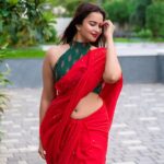 Pujita Ponnada Instagram - Making you fall in love all over again ❤️ 📸 @portsbyady #pujitaponnada #sareelove