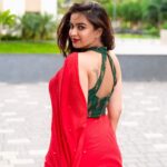 Pujita Ponnada Instagram - Making you fall in love all over again ❤️ 📸 @portsbyady #pujitaponnada #sareelove