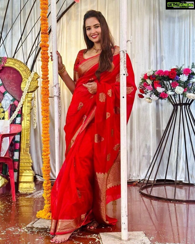 Pujita Ponnada Instagram - 3am wedding shenanigans ❤️✨ Saree @kosataga.in #pujitaponnada #happysunday