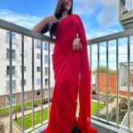 Pujita Ponnada Instagram - Saree in a foreign land hits different ❤️‍🔥 #pujitaponnada #ukdiaries #london #travel #saree #sareelove Guildford, Surrey, UK