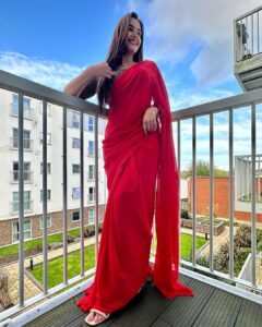 Pujita Ponnada Instagram - Saree in a foreign land hits different ❤️‍🔥 #pujitaponnada #ukdiaries #london #travel #saree #sareelove Guildford, Surrey, UK
