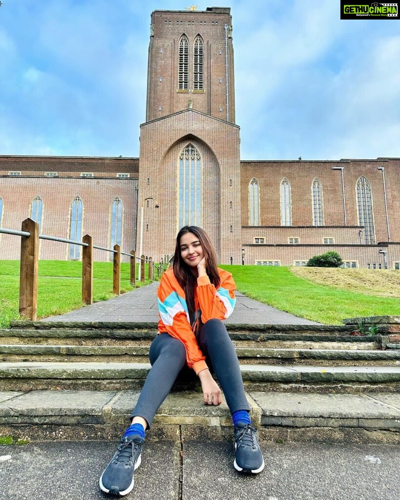 Pujita Ponnada Instagram - It’s a beautiful morning ⛪🍁🫶🏻 #pujitaponnada #ukdiaries #travel #goodmorning Guildford Cathedral