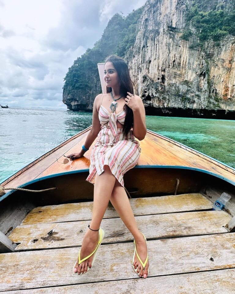 Pujita Ponnada Instagram - Nature brings me peace and calmness 🌊🫶🏻 @loveandaman #pujitaponnada #phiphiisland #thailand #travel Pileh Lagoon - Phi Phi Islands