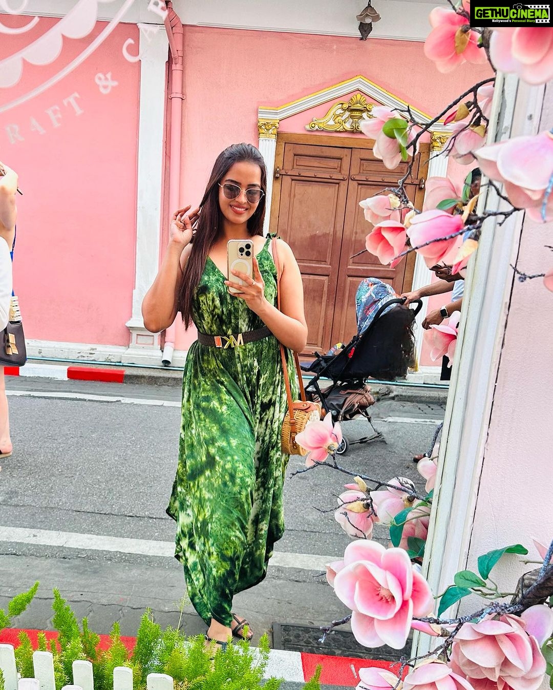 Pujita Ponnada Instagram - Exploring phuket ππ¦πβ¨ Pic 1,4,6 - old town phuket Pic 2,3,5 - Wat chalong temple Pic 7,8,9 - @big_buddha_phuket_official #pujitaponnada #thailand #phuket #travel Phuket, Thailand