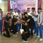 R. Sarathkumar Instagram - மயிலாப்பூர் வித்யா மந்திர் பள்ளியில் நடந்த "Reflections" என்ற கலைநிகழ்ச்சியில் கலந்து கொண்டு மாணவர்களை ஊக்கப்படுத்தி சிறந்த மனிதர்களாக வாழ்வில் உயர வேண்டுமென அறிவுறுத்தினேன். பள்ளியில் பணியாற்றிய கடைநிலை ஊழியர்கள் முதல், பள்ளியின் முதல்வர் வரை அனைவரும் சிறந்த வரவேற்பு அளித்ததை காணும் போது, இப்பள்ளியில் பணிகளுக்குள் உயர்வு, தாழ்வின்றி அனைவருக்குமான சமத்துவம் நிலைநாட்டப்பட்டதை எண்ணி மகிழ்ந்தேன். . . . . . #vidyamandir #mylapore #school #schooldays #memories
