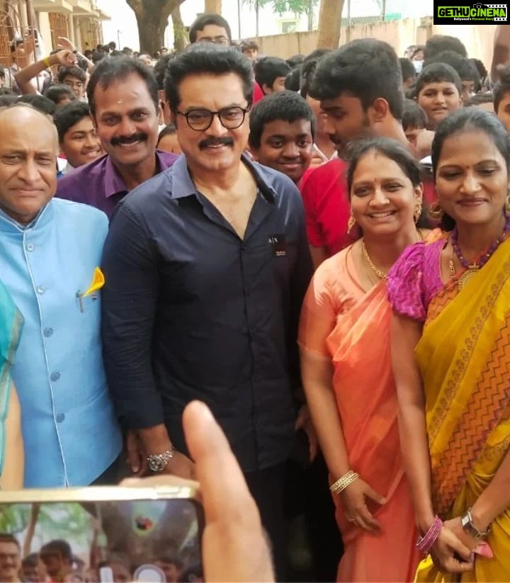 R. Sarathkumar Instagram - Bala Vidya Mandir a School of excellence was established in the year 1950 imparting excellent knowledge and discipline to the student community for more than 72 years. The Inter School cultural event Kalanjali Ventures started in the year 1996 and it sure was an honour to be the chief guest at the inaugural function of the cultural fest with more than 87 schools participating and raring to exhibit their talents on stage. The students were enthusiastic and energetic guided well by the Principal Dr. R. Srinivasa Raghavan, Correspondent Commodore Vijeshkumar Garg, Vice Principal Ms.Daffenee Rodgers, Headmistress Ms. V. Shanthi, and student coordinators. I shared my nostalgic years in school and motivated them to become great human beings and good citizens and to make their parents and teachers proud. . . . . . . #balavidyamandir #school #chiefguest #motivation #schoolstudents #empoverment