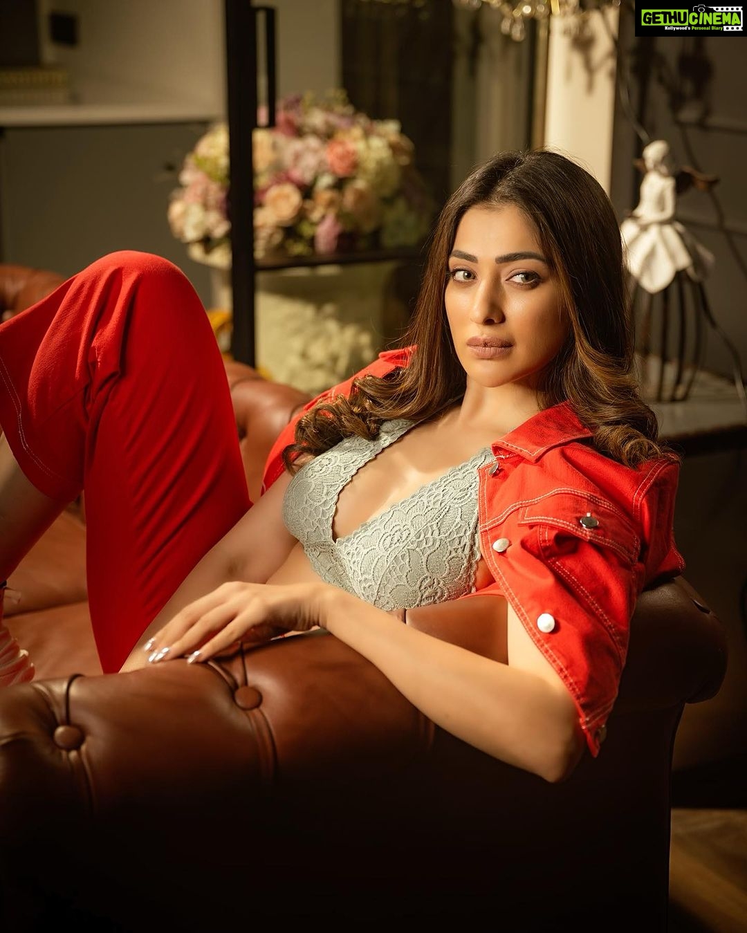 Raai Laxmi Instagram - 🍭whatever you are , be a real one . 🍭