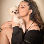 Raai Laxmi Instagram - My cute little cupcake 😘❤️🧿 #dramaqueen she is 😍 muahhh 😘