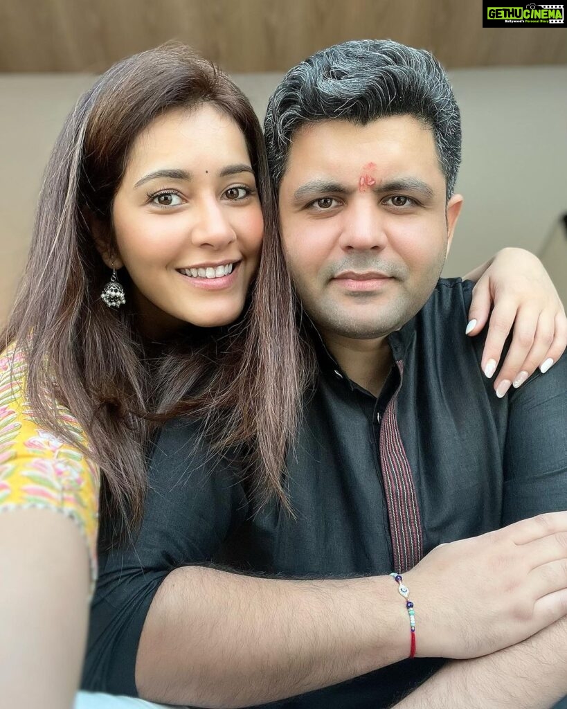 Raashi Khanna Instagram - As you set yourself to conquer the waves, know that your sister's love is sailing right along with you..! ♥️ Happy Rakhi to the most amazing brother who also brings out my crazy side..! 🤪 - Capt. @khannaraunaq ♥️♥️♥️
