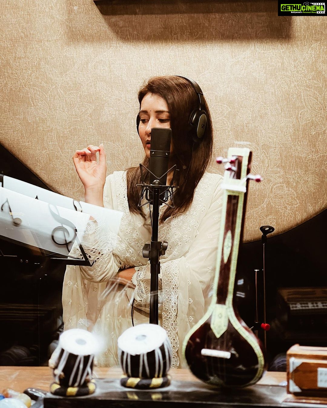 Raashi Khanna Instagram - Getting all prepped to present to you - a verse of love and valour from the heart of Satya. ♥️ Grateful to you @nawinvijayakrishna and @jetpanja for trusting me with this. Coming soon. 🎶 #soulofsatya