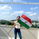 Raashi Khanna Instagram - माँ तुझे सलाम..! वंदे मातरम 🇮🇳
