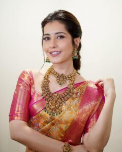Raashi Khanna Instagram - Mumma says these look like picture references for a matrimony website. Agree? 🤪