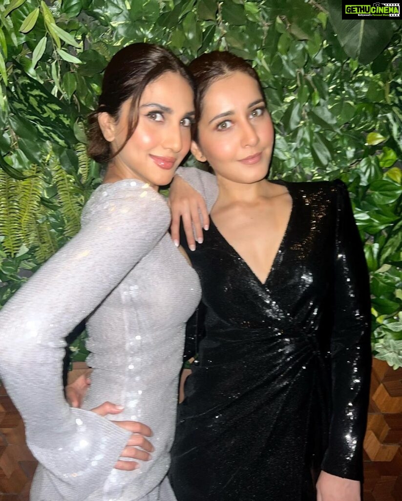 Raashi Khanna Instagram - Normal from far, far from normal!! Happy birthday my darling sister.. @_vaanikapoor_ Wish you all the happiness in the world, now and forever 😘😘♥️♥️ Dubai, United Arab Emirates