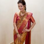 Raashi Khanna Instagram - Mumma says these look like picture references for a matrimony website. Agree? 🤪