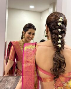 Raashi Khanna Instagram - Mumma says these look like picture references for a matrimony website. Agree? 🤪