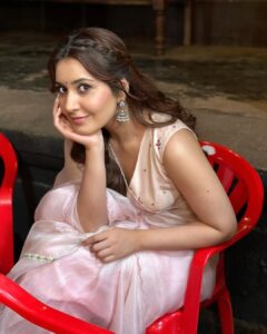 Raashi Khanna Instagram - Being lost to being found 😏💕
#onset