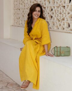 Raashi Khanna Instagram - Happy feet, happy heart 💛
#traveldiaries 

📸 @rolandhaddad_