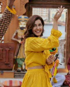 Raashi Khanna Instagram - Happy feet, happy heart 💛
#traveldiaries 

📸 @rolandhaddad_