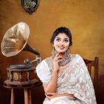 Rachana Inder Instagram - Jewelry - @beadedtreasuresjewelry Designer - @vibbhinna MUA - @makeoverwithlakshmi_shetty Photography - @anusharamkaran