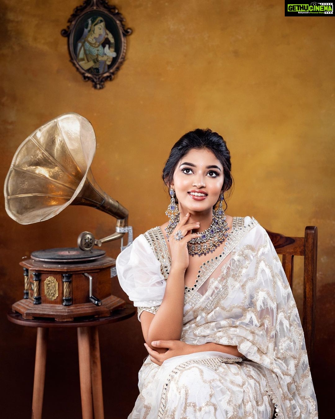 Rachana Inder Instagram - Jewelry - @beadedtreasuresjewelry Designer - @vibbhinna MUA - @makeoverwithlakshmi_shetty Photography - @anusharamkaran