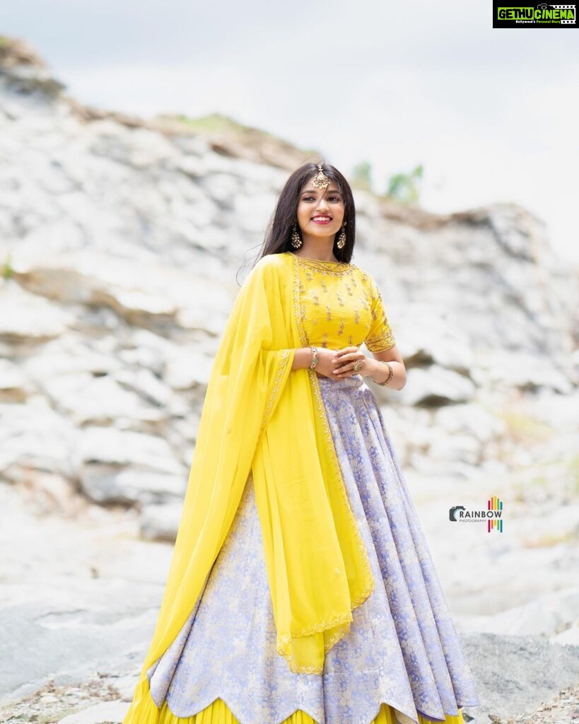Rachana Inder Instagram - Feeling yellow 😄🌻