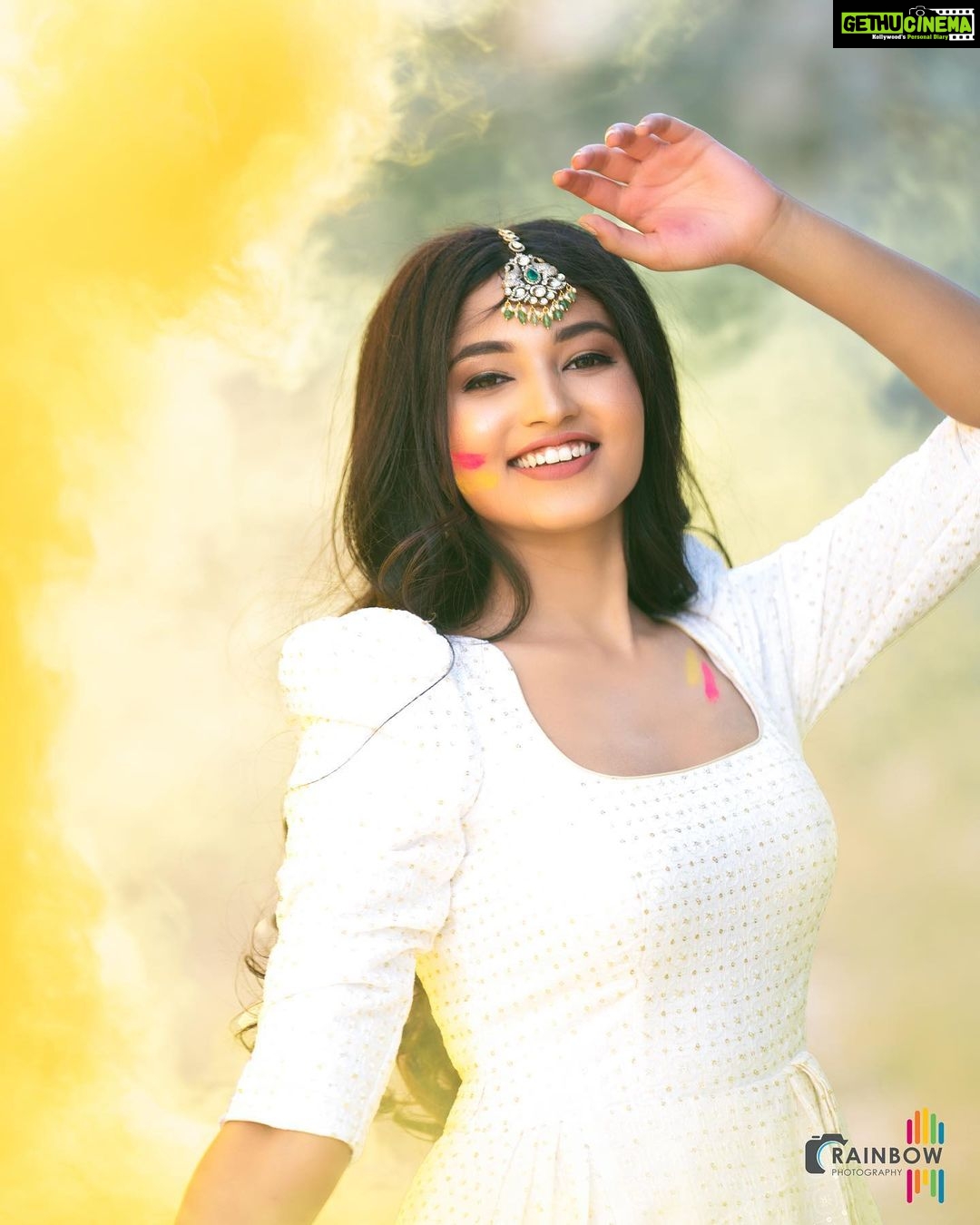 Rachana Inder Instagram - Team💛 @rainbow_photography_official @mousumidebnath9006 @deepikamakeupandhair @artistry_by_pushpa @thesparklesstudio ♥️