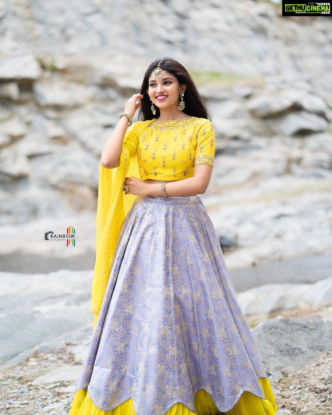 Rachana Inder Instagram - Feeling yellow 😄🌻