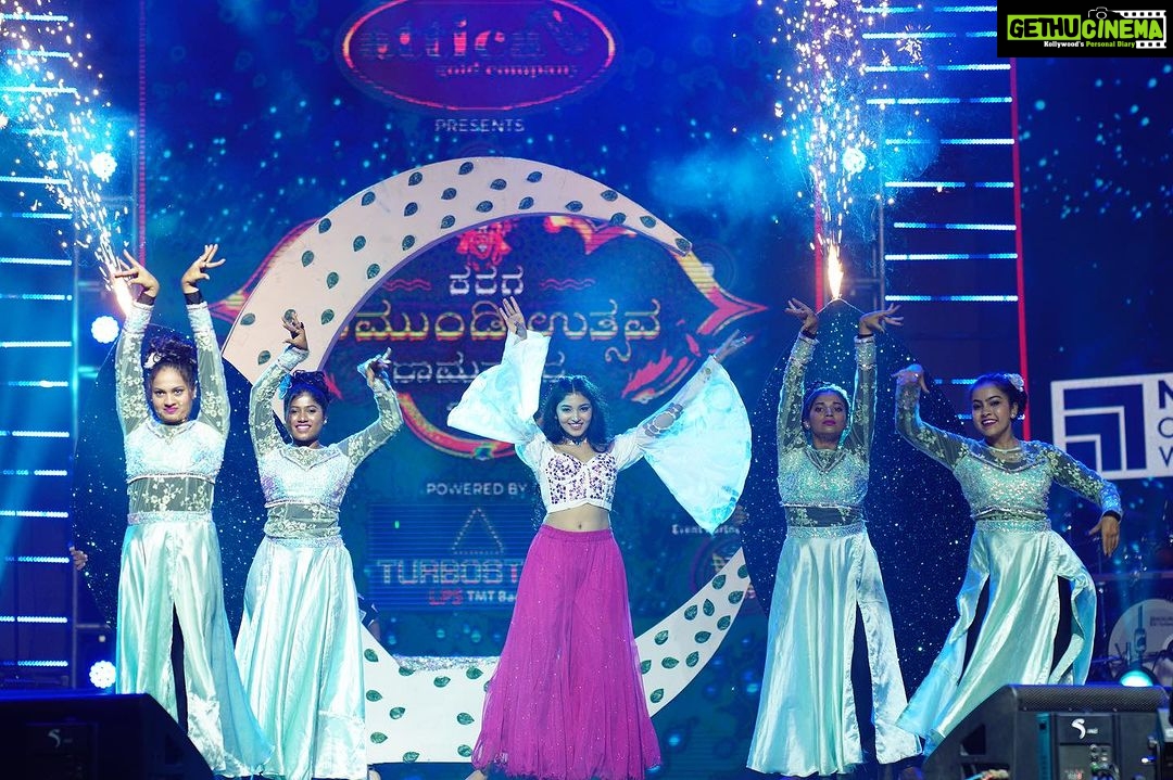 Rachana Inder Instagram - Ramanagara ♥️ First live performance and it was in front of almost 10k people, amazing! Pretty pretty outfit by @laxmikrishnaofficial 🤗 pc: @acchu_photography_official 📸🥳 #rachanainder