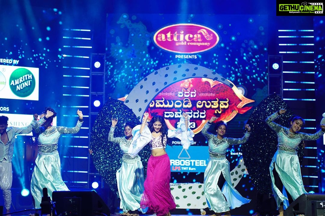 Rachana Inder Instagram - Ramanagara ♥️ First live performance and it was in front of almost 10k people, amazing! Pretty pretty outfit by @laxmikrishnaofficial 🤗 pc: @acchu_photography_official 📸🥳 #rachanainder
