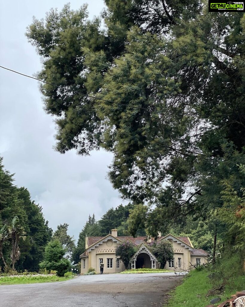 Rachana Inder Instagram - #tbt a year ago. Not my brother and I waking up early to checkout this beautiful place and hear stories of how it was apparently haunted👻. We didn’t doubt them for a second, it was enchanted ✨🫠 #rachanainder