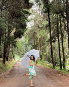 Rachana Inder Instagram - #tbt a year ago. Not my brother and I waking up early to checkout this beautiful place and hear stories of how it was apparently haunted👻. We didn’t doubt them for a second, it was enchanted ✨🫠
 #rachanainder