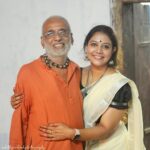 Rachana Narayanankutty Instagram - ഇന്ന് അച്ഛന്റെ പിറന്നാൾ ആണ്...കന്നി മാസത്തിലെ അശ്വതി. അച്ഛന് ആയുരാരോഗ്യ സൗഖ്യം ഉണ്ടാകാനായി എല്ലാവരുടേയും പ്രാർത്ഥനകൾ വേണം 🙏#narayanankutty #rachananarayanankutty #iambecauseofyou #mymainubuntu #achan Thank you @rohithprakashphotography for this picture 🙏🏼🤍