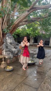 Rachana Narayanankutty Instagram - Gauri Puthram Vinayakam🤍🙏🏼Dancing in praise of HIM is always a path to know the self!!! No wonder @ishahomeschool students have HIS presence in their Gnana Shala @isha.foundation @sadhguru #ishafoundation #rachananarayanankutty Dancing with me is @sanchali_salil, student of @srishtibyrachana 🤍🙏🏼
