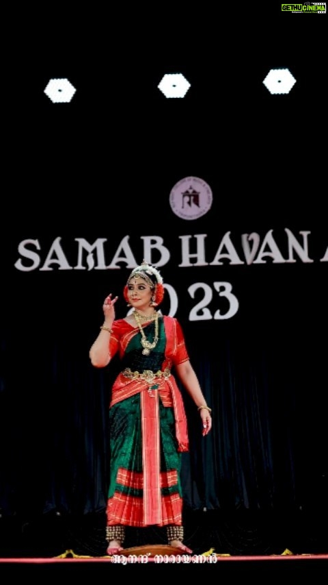 Rachana Narayanankutty Instagram - Thambala Nrutham by @rachananarayanankutty ♥️💫 Program : Kuchipudi Nattuvamela Location : Samabhavana Fest, RLV College of Fine Arts, Tripunithura Nattuvangam - Saranya Murali Vocal - Bhagyalakshmi Guruvayoor @bhagya_92 Mridangam - Kalamandalam Harikrishnan Flute - Raghunandan Chalakudy @indian_classical_dancers_2021 @bhavaragam @dancephotography____ @kerala_classical_dance @chilanga___lover #rachananarayanankutty #kuchipudi #classicaldance #dancersoninstagram #dancelover #dancephotography #indianart #artistsoninstagram #dancer #actress #mollywood #malayali RLV College of Music and Fine Arts