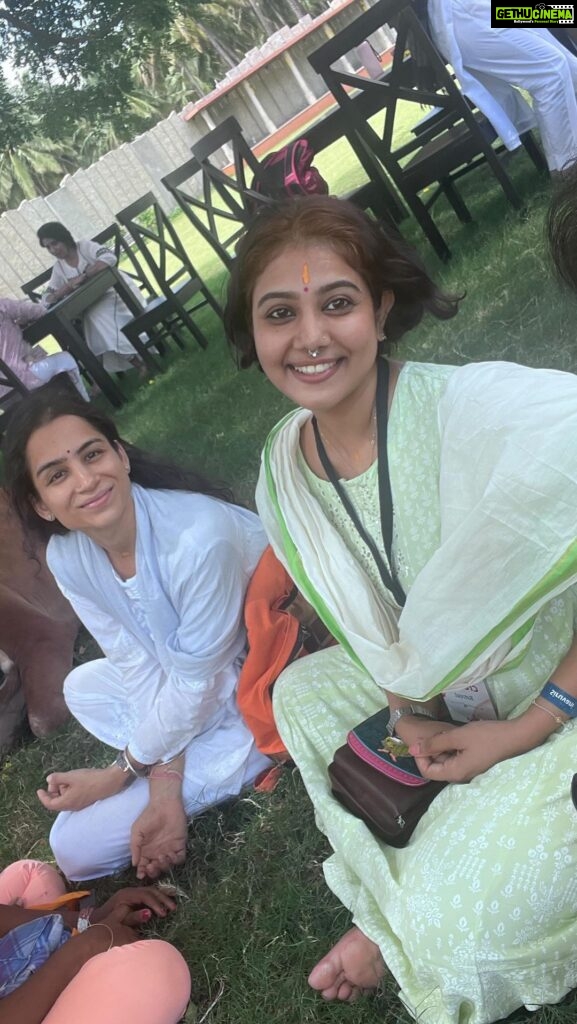 Rachana Narayanankutty Instagram - A beautiful day spent in @isha.foundation @ishayogacentre @sadhguru with @sanchali_salil @gree_yogabhyasi @narayanimanikath #ishafoundation #ishayogacenter #sadhguru #rachananarayanankutty