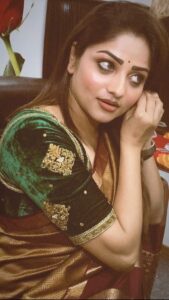Rachita Ram Instagram - My way of getting ready!✨

H & M @paramesh_hairstylist  @nageshmakeover09 
Stylist @varshini_janakiram @limitless_legend 
 🎥 @cgowdasandhya