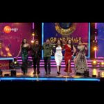 Radhika Narayan Instagram - Shivaji Surathkal team at the Grand Finale of Sa Re Ga Ma Pa Lil Champions on @zeekannada ! Tonight at 6.30pm! Wardrobe for Shivaji's Ladies: @laxmikrishnaofficial @ramesh.aravind.official @meghanagaonkar @iamsangeethasringeri @akashsrivatsa @anupgowdaproducer