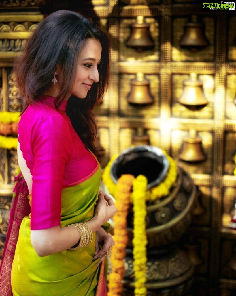 Radhika Narayan Instagram - ಯುಗಾದಿ ಹಬ್ಬದ ಹಾರ್ದಿಕ ಶುಭಾಶಯಗಳು #happyugadi Blouse: @laxmikrishnaofficial PC: @creativepicturesmysore