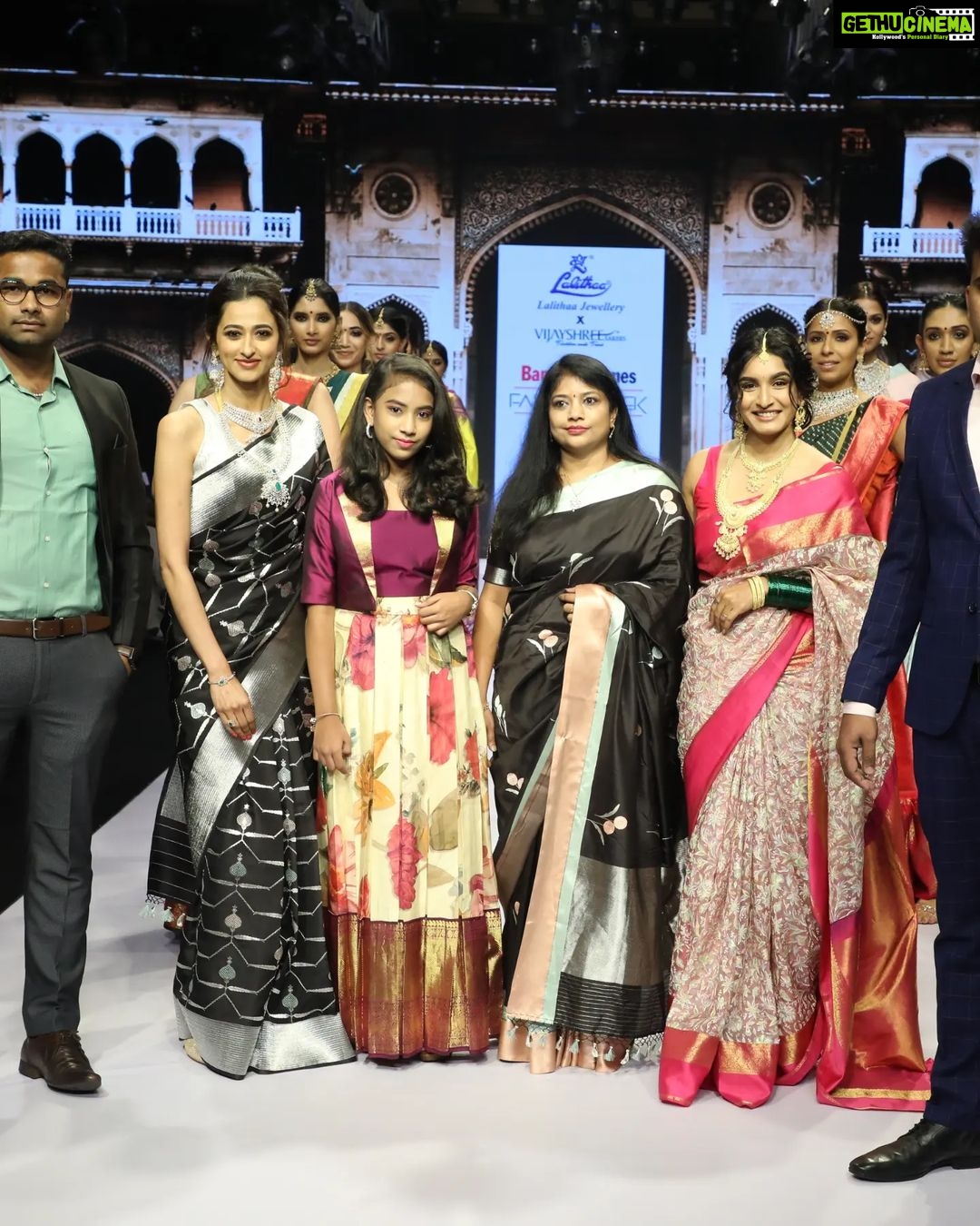 Radhika Narayan Instagram - So much fun walking the ramp at Bangalore Times Fashion Week @timesfashionweek @bangalore_times for @lalithaajewellery_ and #vijayshreesarees with the beautiful actor @krishithapanda ❤️ #bangaloretimesfashionweek Four Seasons Hotel Bengaluru at Embassy One