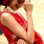 Radhika Narayan Instagram – Just some aganagamugathaga.. Yo! 

Saree : @sankalpa_angadi
Styling and Concept : @sahanastylediary 
@sahanasvishwanath
MUA : 
@makeovers_sudhanatesh
Blouse : @srilakshmi_fashion_mangalore
Photography : @vikasphotofactory 
Location : @babysdayoutstudio