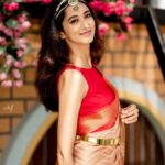Radhika Narayan Instagram – Just looking at you looking at me..🤍
Shoot for : @sankalpa_angadi
Styling and Concept : @sahanastylediary
@sahanasvishwanath
MUA :
@makeovers_sudhanatesh
Blouse : @srilakshmi_fashion_mangalore
Photography : @vikasphotofactory
Location : @babysdayoutstudio