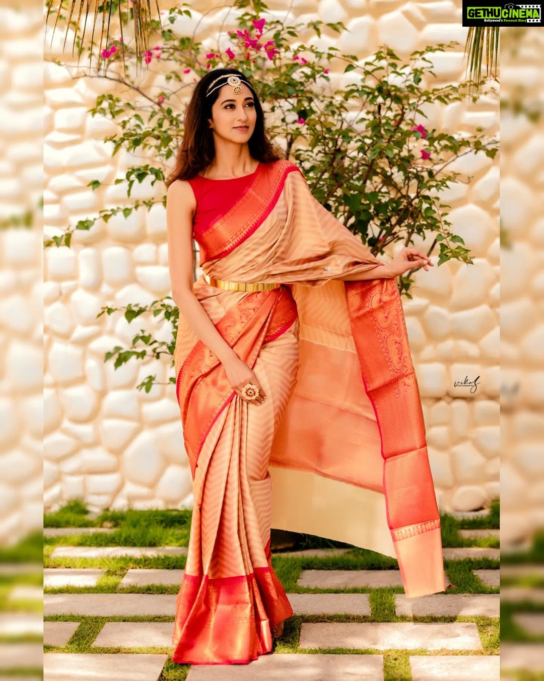 Radhika Narayan Instagram - Saree... The eternal bestie of a woman!! From the house of @sankalpa_angadi Styling and Concept : @sahanastylediary @sahanasvishwanath MUA : @makeovers_sudhanatesh Blouse : @srilakshmi_fashion_mangalore Photography : @vikasphotofactory Location : @babysdayoutstudio