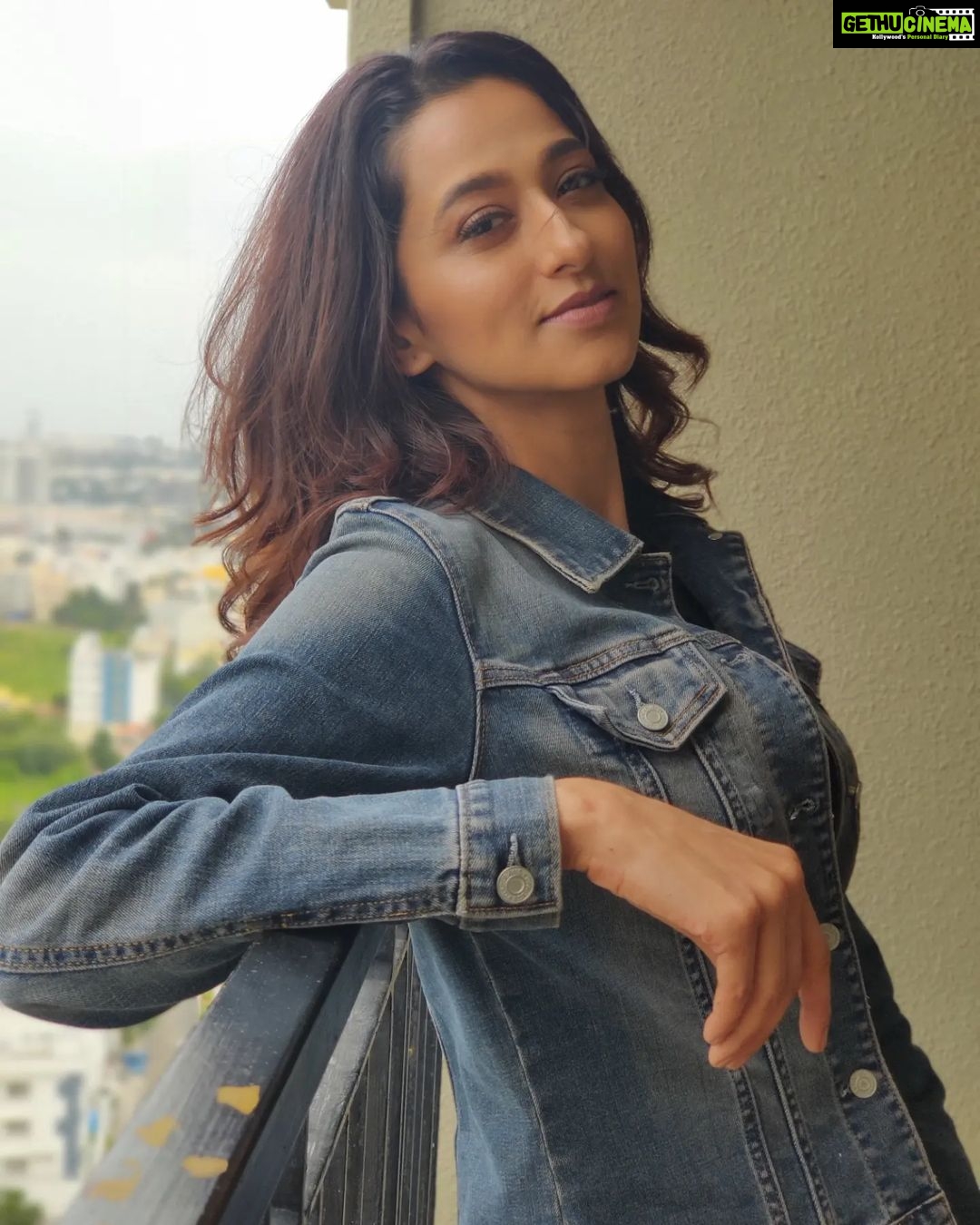 Radhika Narayan Instagram - PS: One of those off-days when you try too hard to pose!! 😄 #pranamemoirs