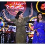 Radhika Narayan Instagram – Throwback to the amazing experience performing on stage for Yuva Dasara 2022!! Performing to this huge electrifying crowd in Mysore, a city I grew up in, will always be special!! ❤️
Much love,
RN

@bhuvanamentertainment 
@energiedancecrew_official 
@laxmikrishnaofficial
